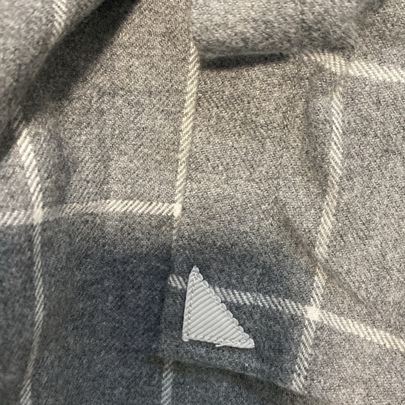 UNTUCKit Women's Windowpane Plaid Flannel Gray White - Picture 7 of 11